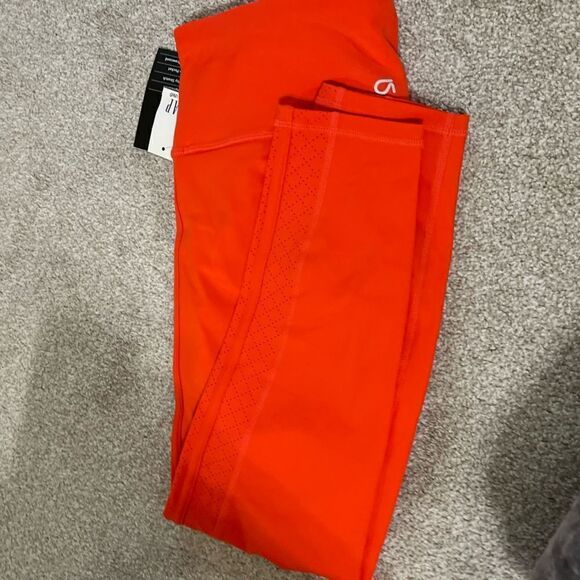 GAPFIT High Rise Blackout Leggings ❤️ - Picture 2 of 5